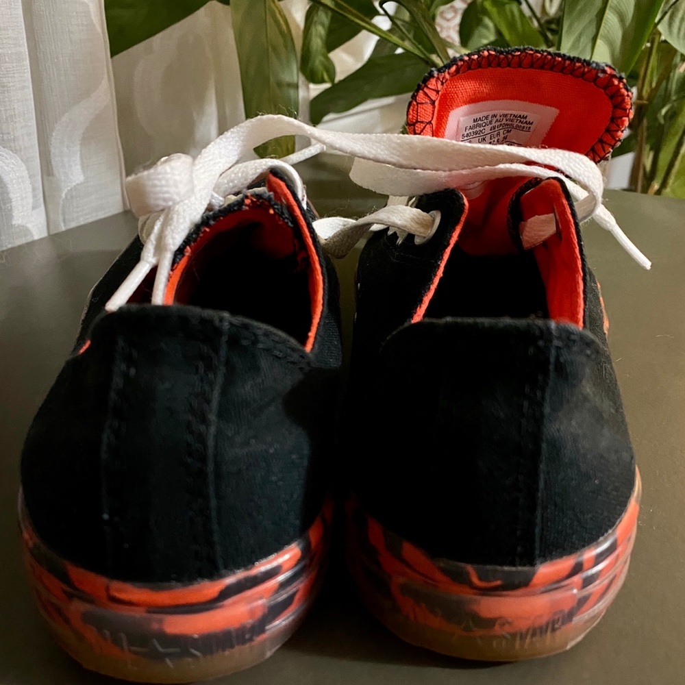 🔥Like NEW Converse🔥 - Picture 4 of 6